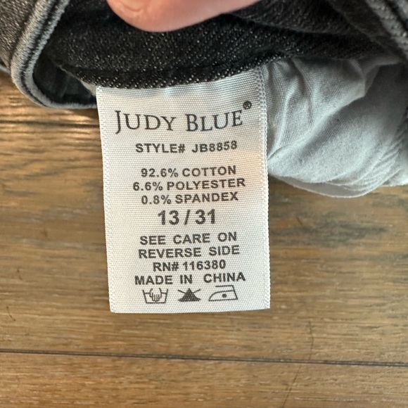 Judy Blue Gray Jeans with Distressed Wash Skinny Jeans Size 13/31 - Picture 6 of 6